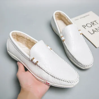  Mažas baltas batai pliušinis šiltos žiemos naujas 2022 vyriški viena koja pupelių batai odiniai minkšti soled atsitiktinis vyriški batai